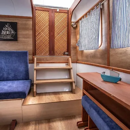 Statek Mewa Apartament Na Wodzie 船上ホテル